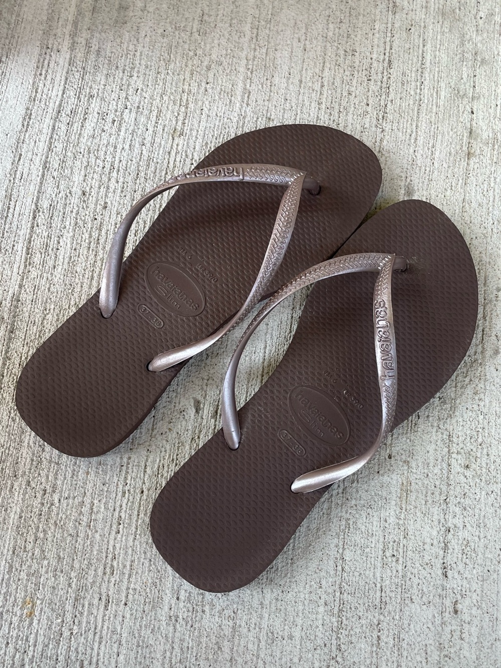 Havaianas Slim Flip Flops in Brown with Metallic Straps